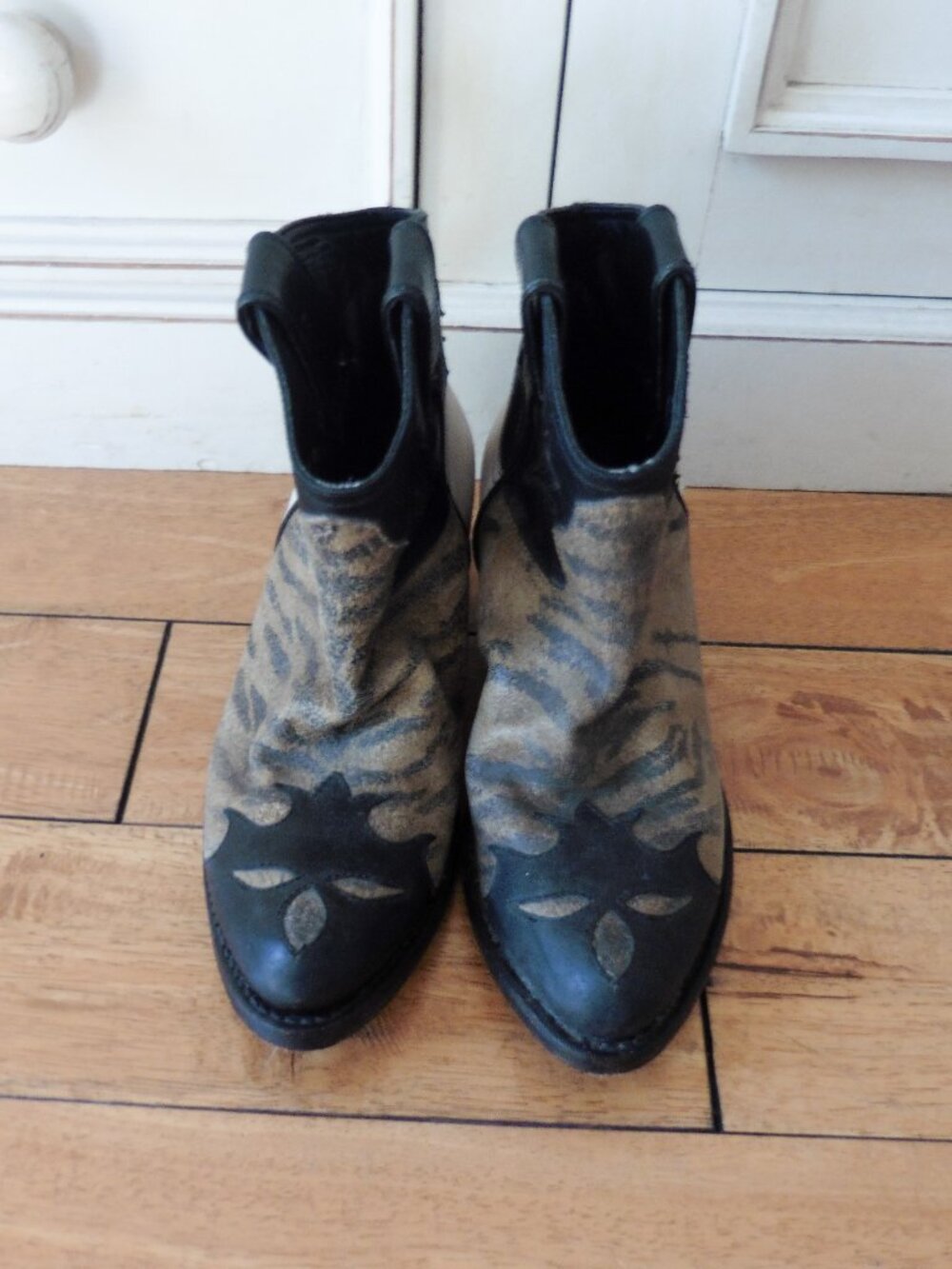 Golden Goose Deluxe Brand $1200 Sydney Black/White/Leopard Rustic Ankle Boots 7 - Picture 7 of 7